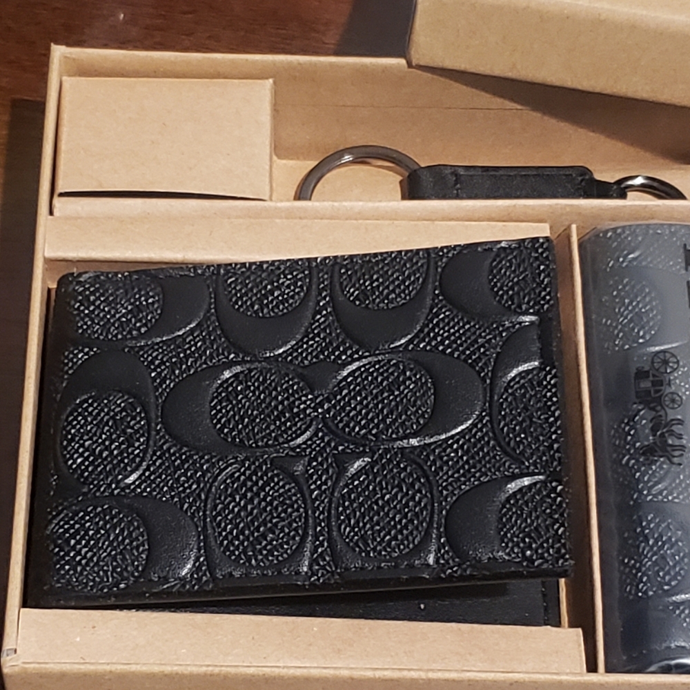 ▪︎New, In Box! COACH Leather Embossed Signature Men's 3 in 1 Wallet Gift Set - Picture 3 of 8